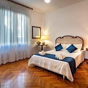 Yid Leopolda Few Minutes From Station , Florence Italy